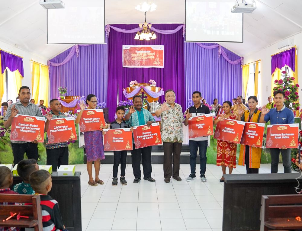 Pelindo III dan Waskita berbagi kebahagiaan pada perayaan Natal 2019 di Kupang, NTT