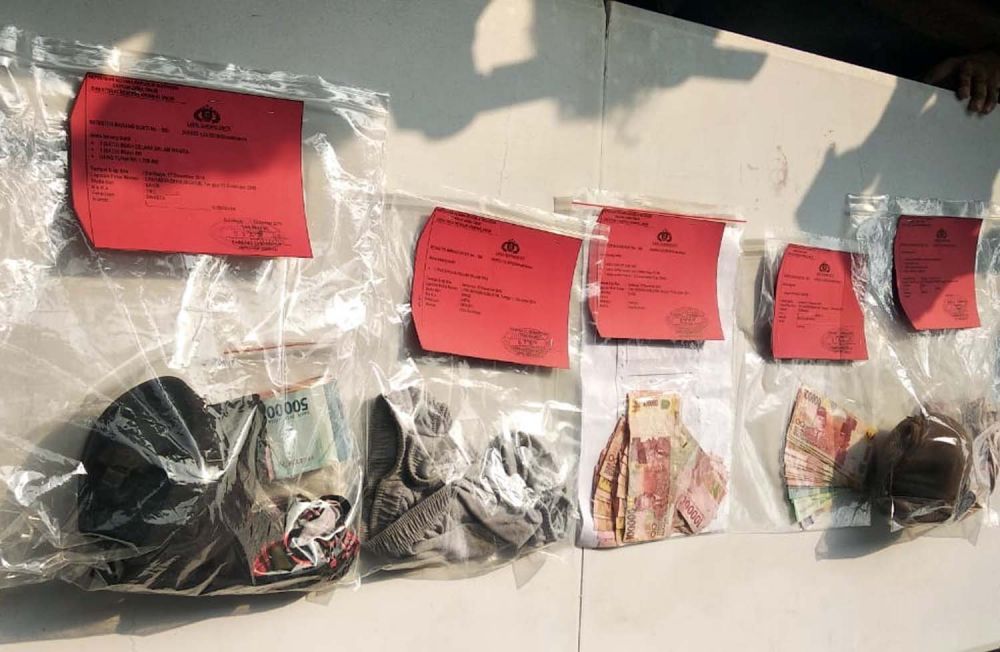 Celana Dalam, BH hingga Kondom Disita dari Karaoke De Berry Surabaya