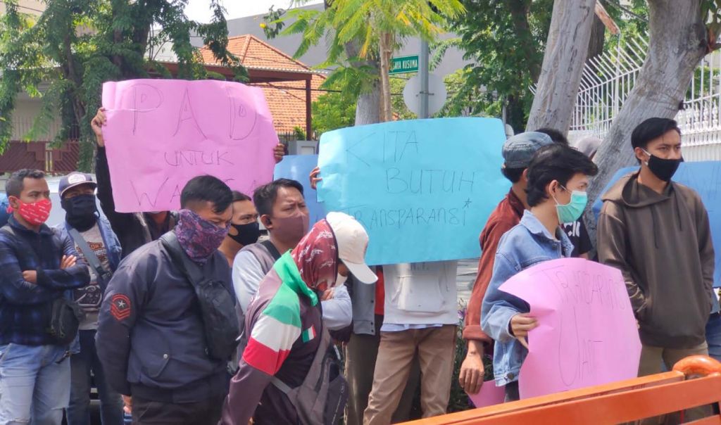 Demo terkait pajak reklame di Pemkot Surabaya