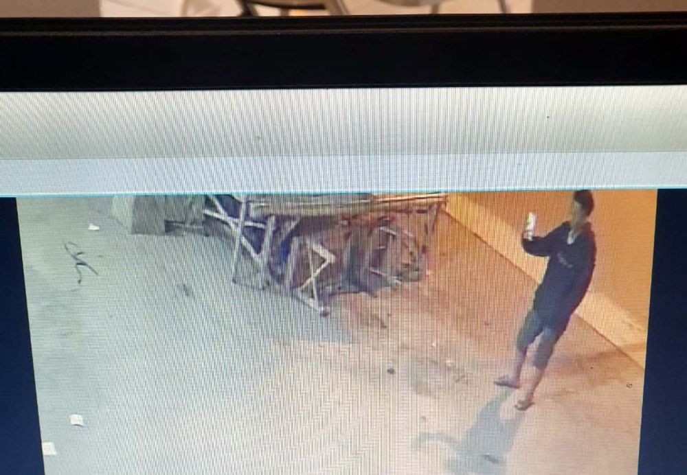 Pria yang diduga perekam aksi onani di bilik ATM