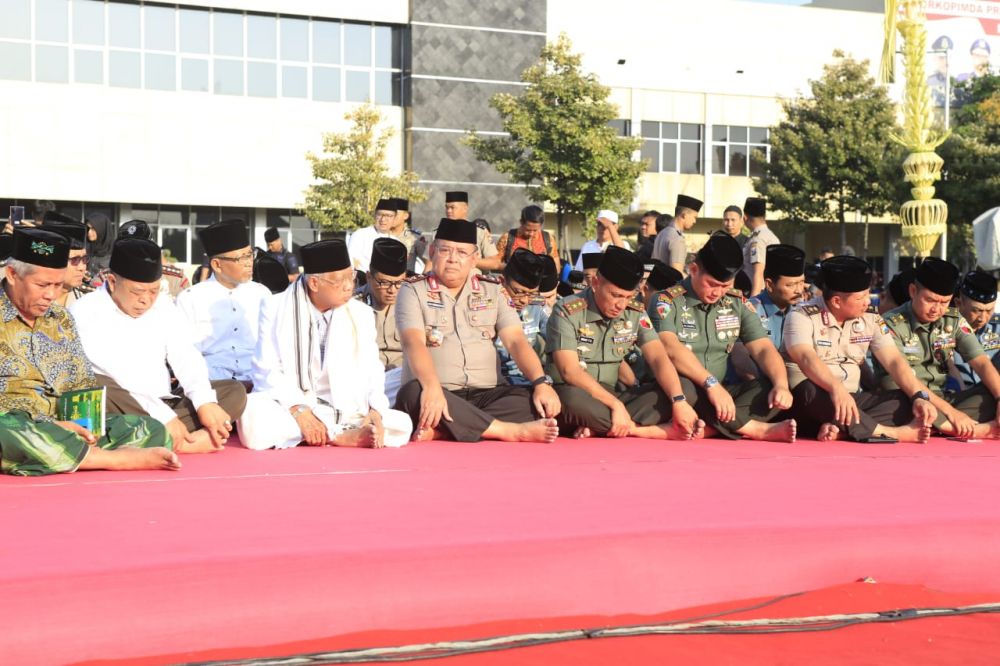 Kapolda Jatim dan Pangdam V Brawijaya bersama para alim ulama Jawa Timur