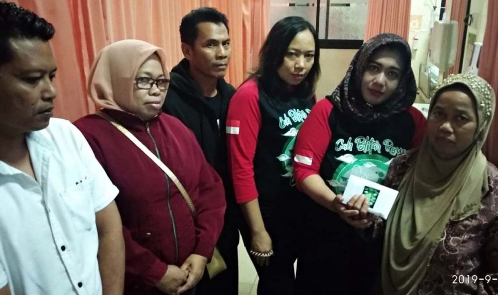 Anggota salah satu Grup Facebook memberikan donasi kepada Sai'in melalui keluarganya