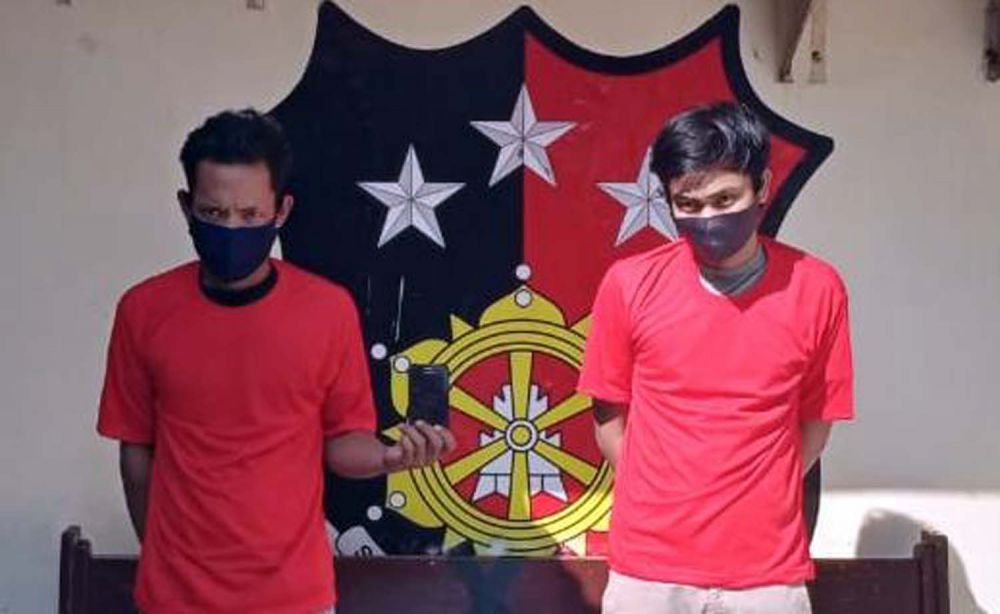 Dua jambret yang biasa beraksi di pusat Kota Surabaya diamankan di Mapolsek Genteng
