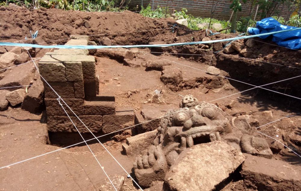 Proses ekskavasi Candi Keboireng di Dusun Keboireng, Desa Ngerong, Kecamatan Gempol, Kabupaten Pasuruan