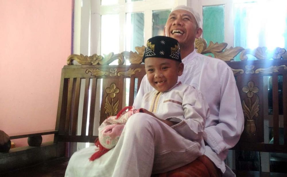 Fajrin bersama Muhaimin, ayahnya