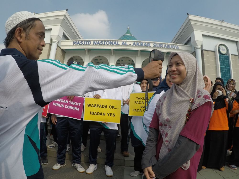Antisipasi penyebaran Virus Corona di Masjid Nasional Al Akbar Surabaya