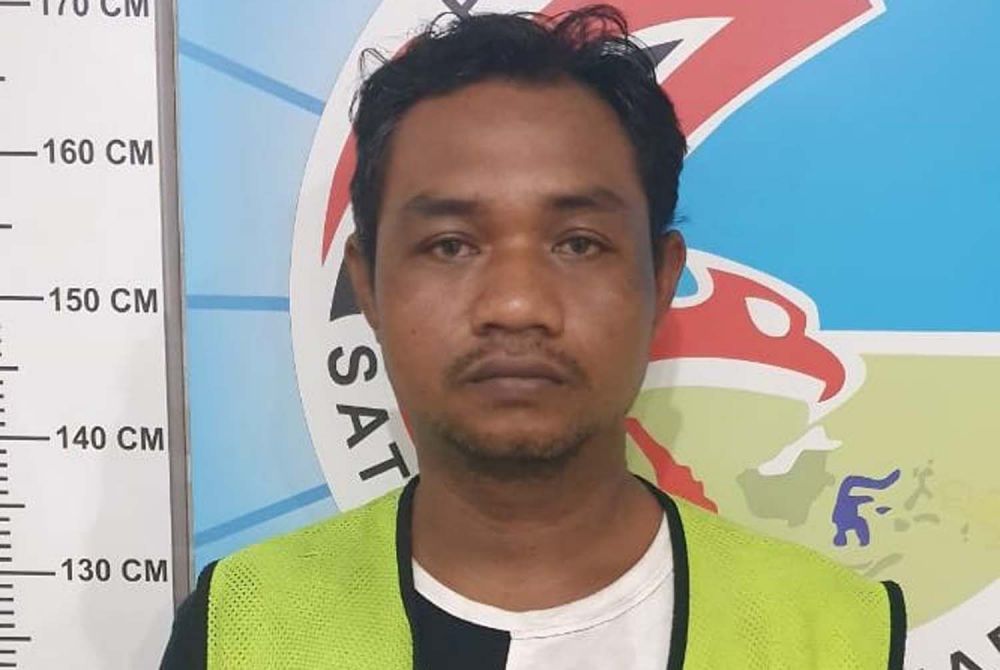 Tersangka Gatot Priyono diamankan di Mapolrestabes Surabaya
