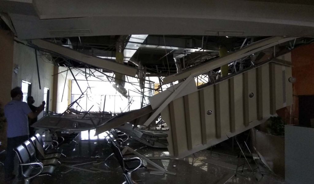 Kondisi Gedung GMSC Jalan Gajah Mada, Kota Mojokerto yang atapnya ambruk