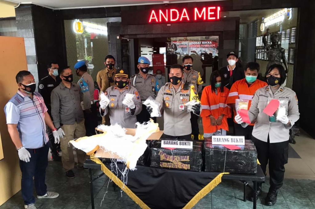 Hasil penggerebekan gudang pil koplo dipamerkan di Mapolreta Malang Kota