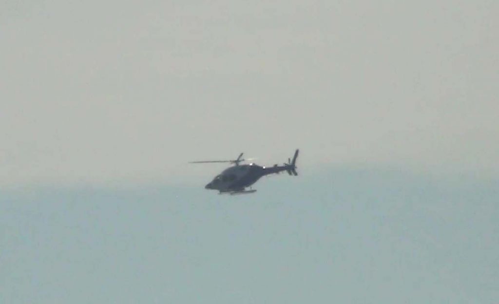 Helikopter Baharkam Polri diterjunkan untuk melakukan pencarian korban tenggelamnya KMP Yunicee