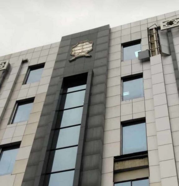 Logo Pemkab Bojonegoro hilang disapu angin