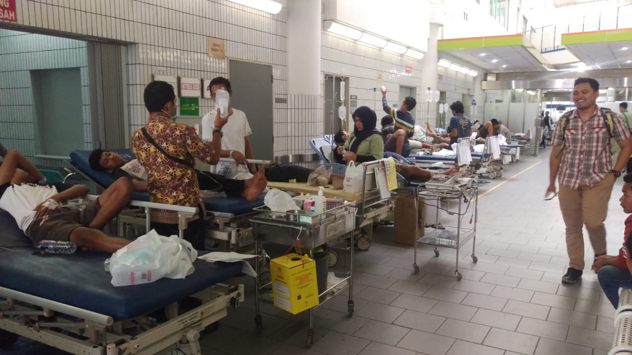 Para korban keracunan Miras yang dirawat di RS dr Soetomo