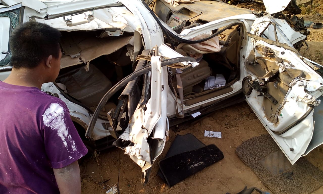 Kondisi mobil Honda CRV bernopol T 1201 EJ yang dikemudikan Rindu saat kecelakaan.