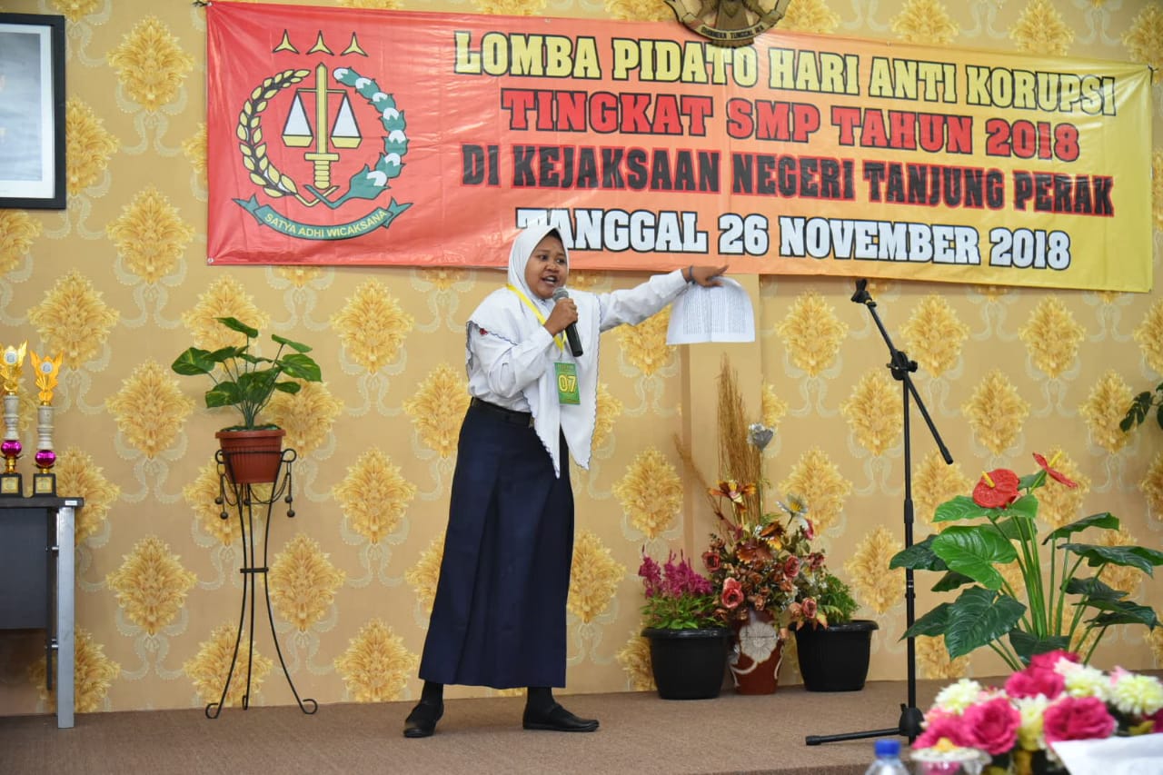 Hari Antikorupsi Sedunia Pelajar Smp Di Surabaya Adu Piawai Pidato