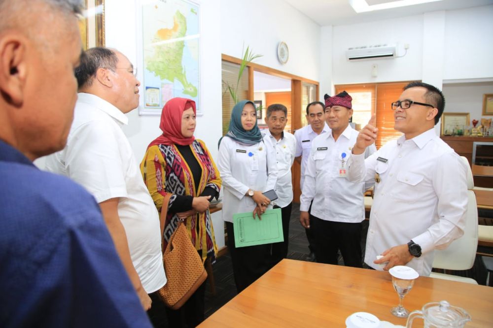 Bupati Abdullah Azwar Anas menerima kunjungan Asisten Deputi Agribisnis Kemenko Perekonomian