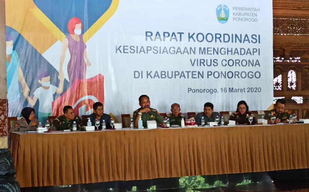 Bupati Ipong memimpin rapat koordinasi kesiapsiagaan hadapi Virus Corona
