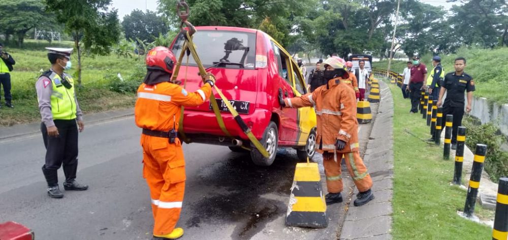  Hyundai  Atoz Terbalik di Saluran Air Jalan Telaga Utama 