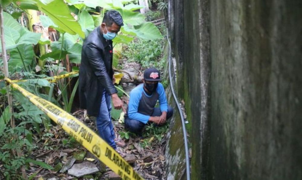 Wanita Ditemukan Setengah Telanjang Diduga Diperkosa Hingga Tewas