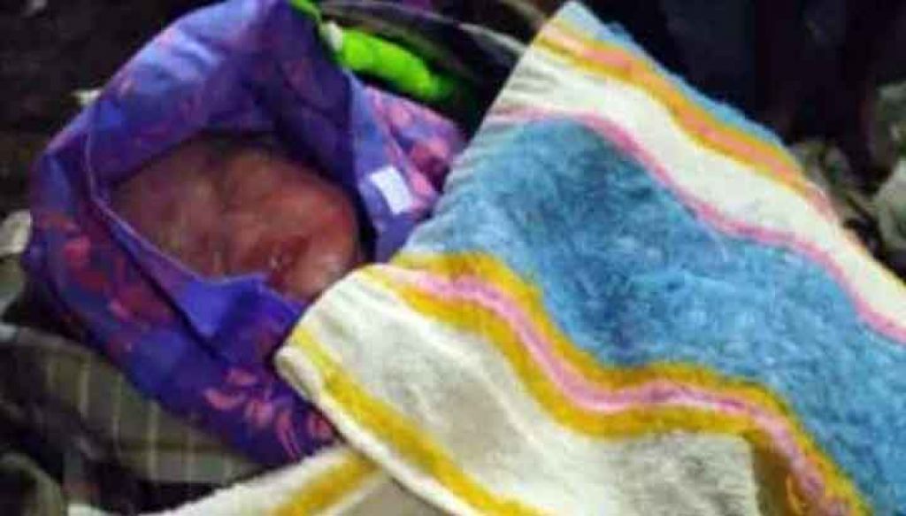 Bayi yang ditemukan di teras rumah warga