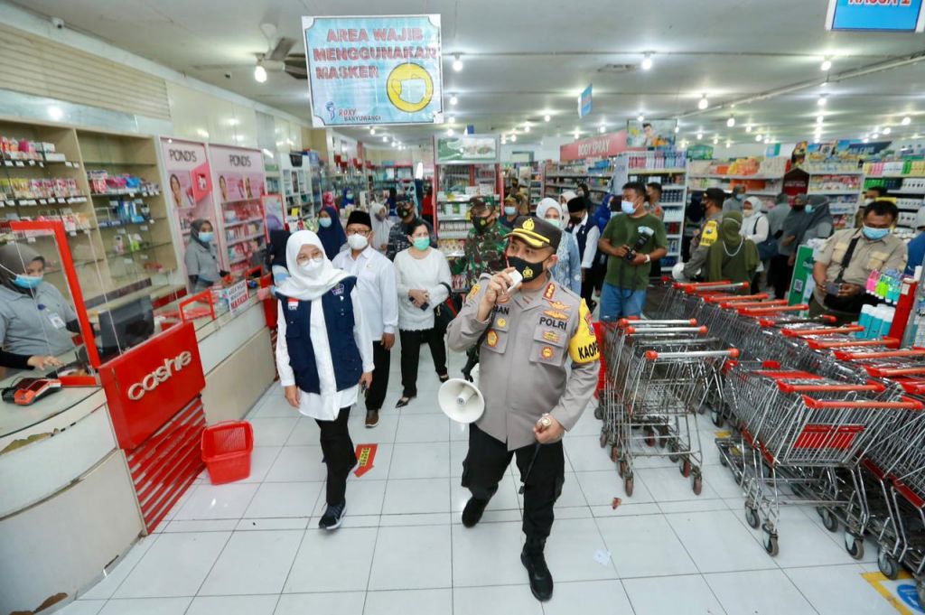 Bupati Banyuwangi Ipuk Fiestiandani dan jajaran Forkompimda blusukan ke pusat perbelanjaan
