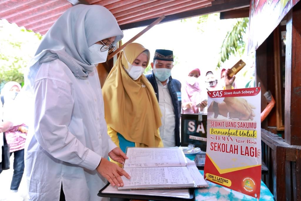 Bupati Ipuk Fiestiandani luncurkan Gerakan Sekolah Asuh Sebaya dari SDN 1 Lateng, Kecamatan Banyuwangi