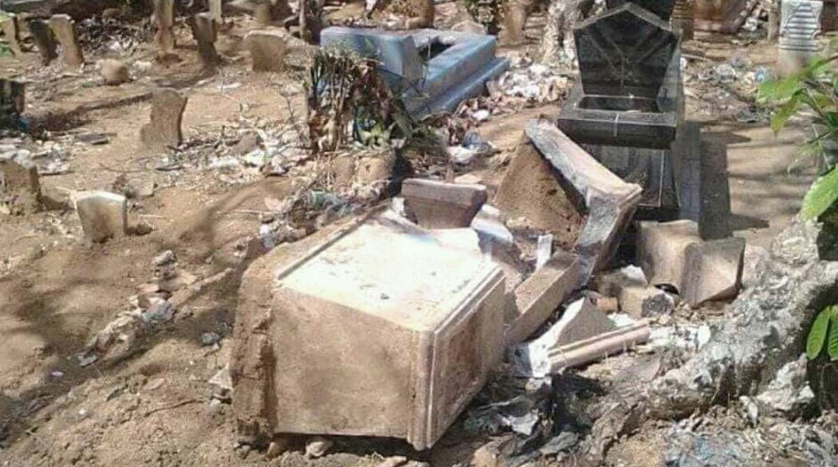 Salah satu makam yang dirusak