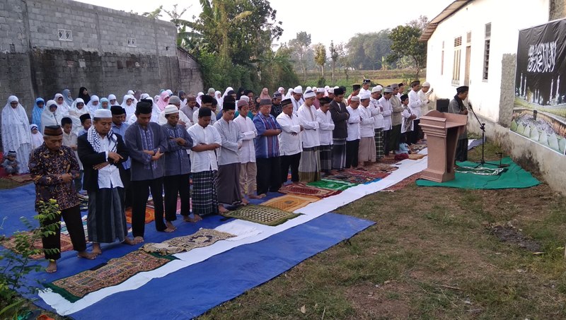 Kelompok Fikrul Mustarin saat menggelar Salat Idul Adha/Foto: Wanda R Putri