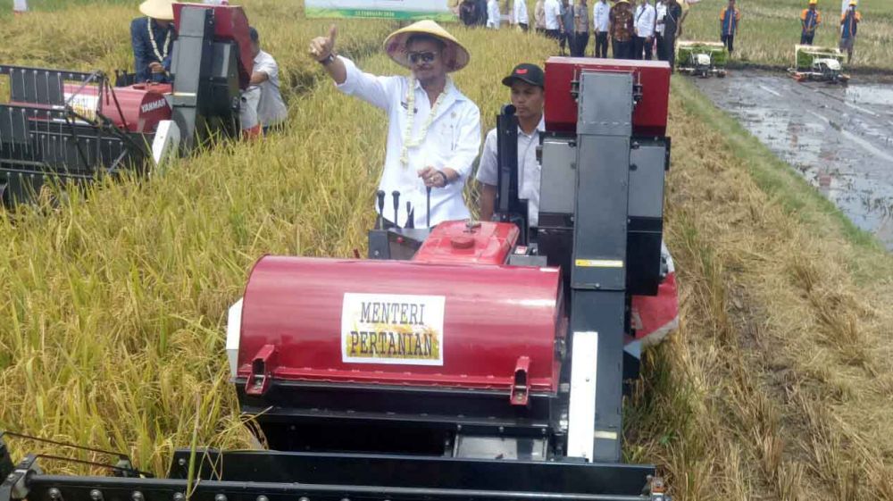 Mentan Syahrul Yasin Limpo di acara panen padi di Pasuruan