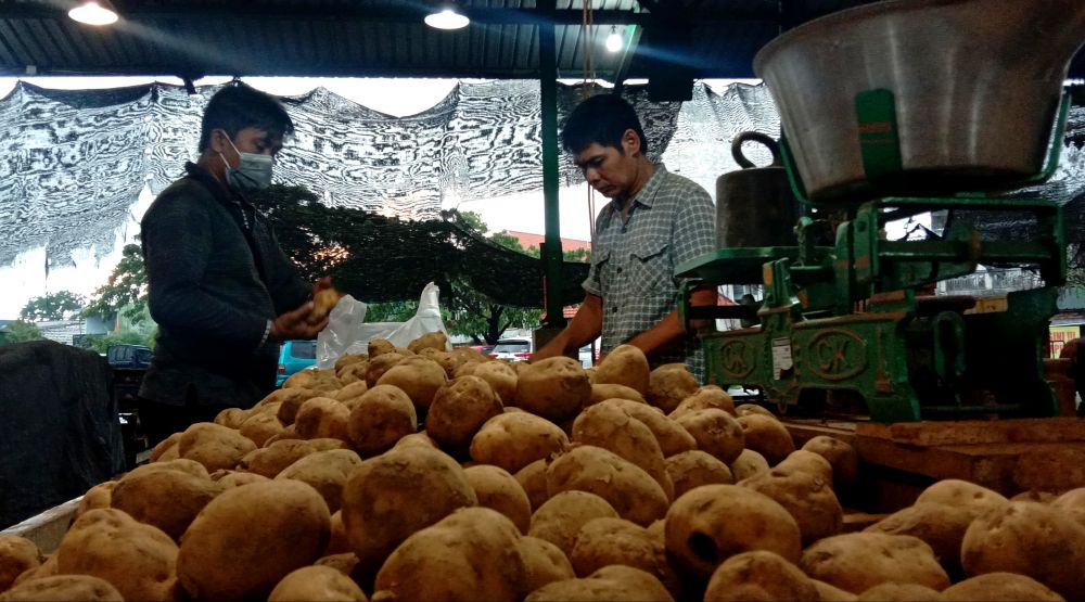 Pedagang kentang Tengger di PIOS