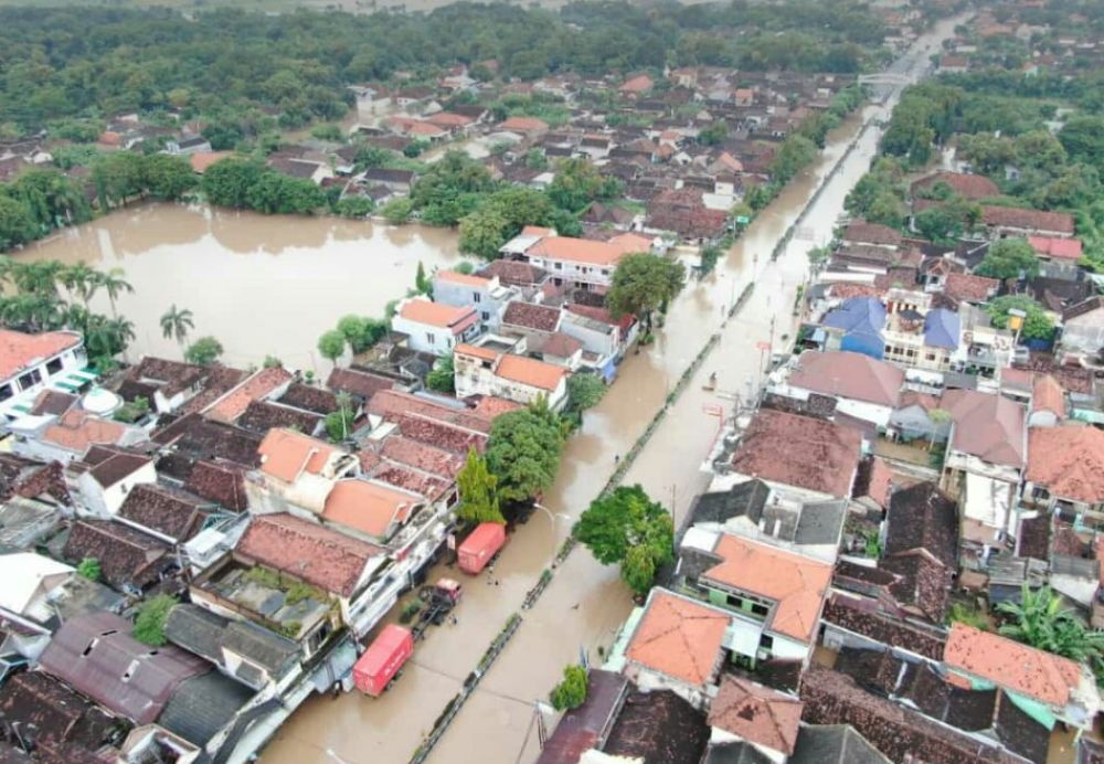 Jalur Pantura Pasuruan terendam banjir