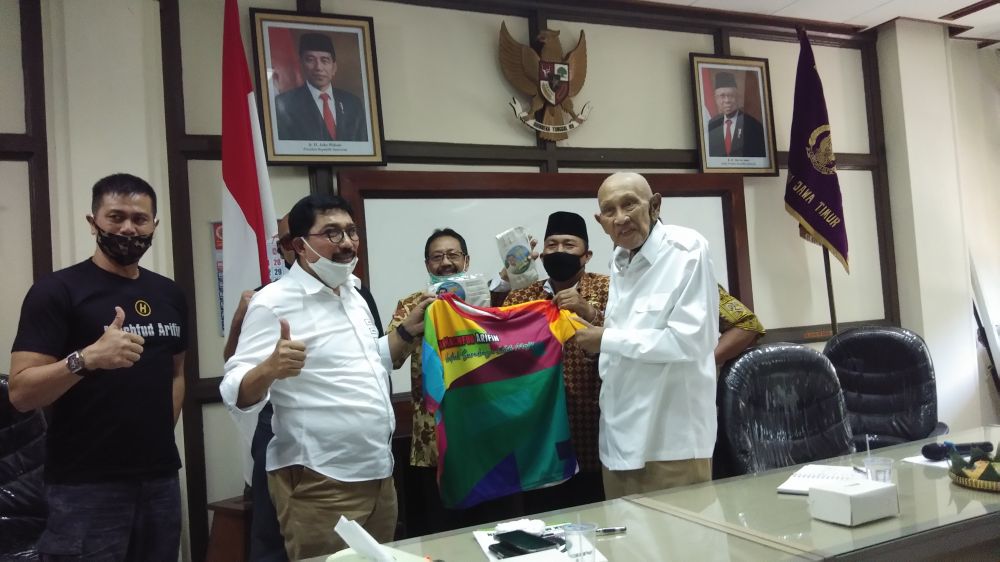 Calon Wali Kota Surabaya Irjen Pol (Purn) Machfud Arifin saat bersilaturahmi bersama para veteran dan pengurus Dewan Harian Daerah 45 Jatim