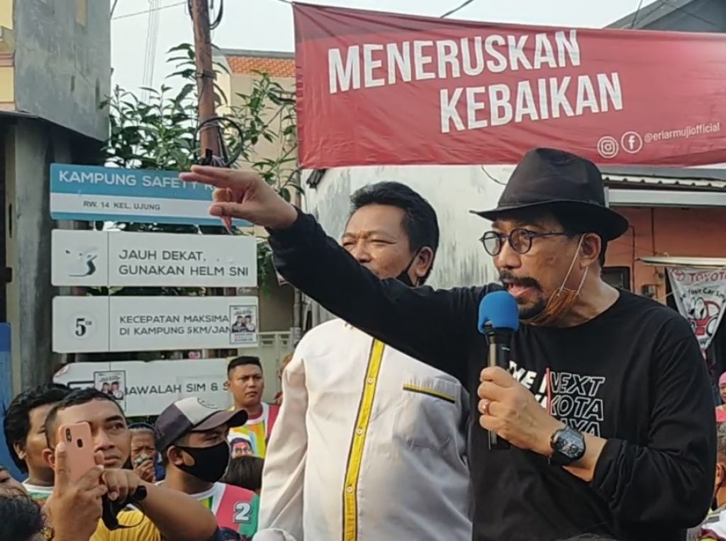 Calon Wali Kota Machfud Arifin saat menyapa warga Semampir, Surabaya