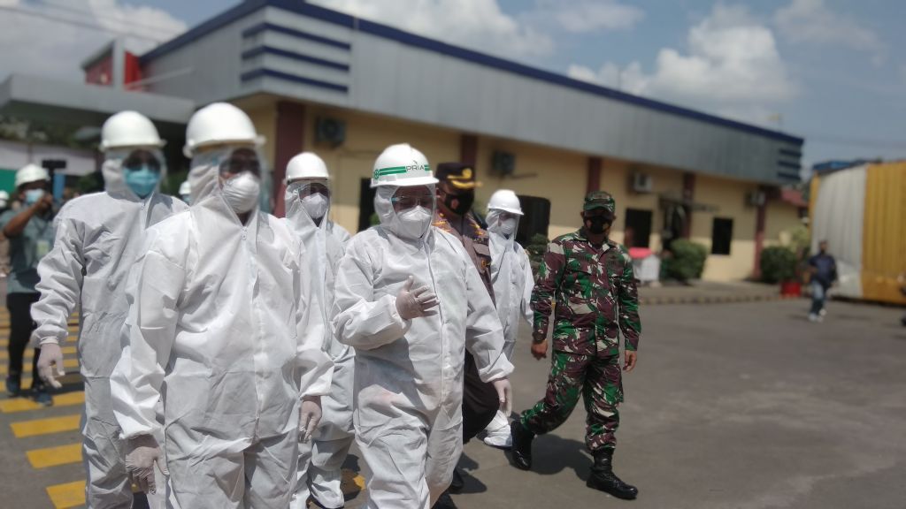 Kunjungan kerja Menko PMK Muhadjir Effendy ke PT PRIA, pabrik pengolahan limbah medis di Mojokerto