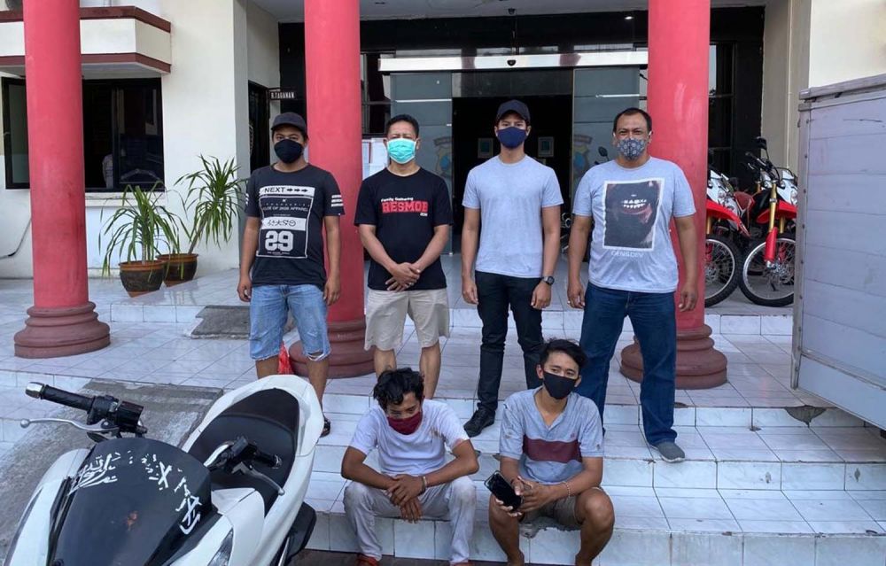Dua jambret yang nyaris dkepruk paving diamankan Unit Resmob Satreskrim Polrestabes Surabaya