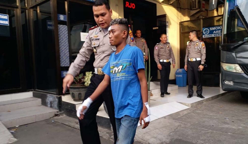 Adi Ucil, joki balap liar yang tabrak penonton di Sidoarjo digiring polisi