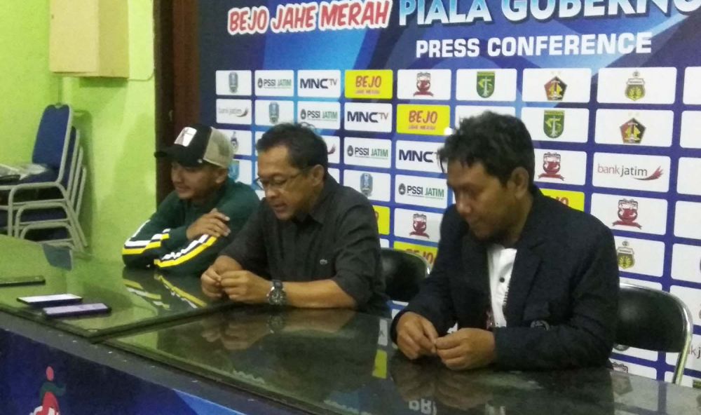 Skuad Persebaya dalam jumpa pers usai pertandingan final Piala Gubernur Jatim 2020 di Stadion Gelora Delta Sidoarjo