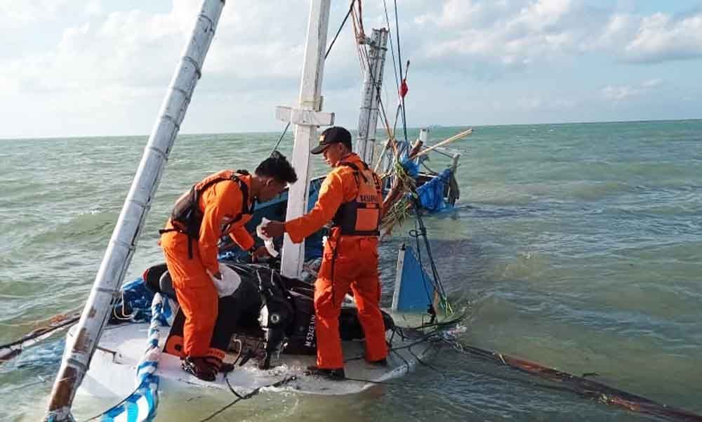 Upaya pencarian korban KM Arim Jaya yang tenggelam di Perairan Madura beberapa waktu lalu