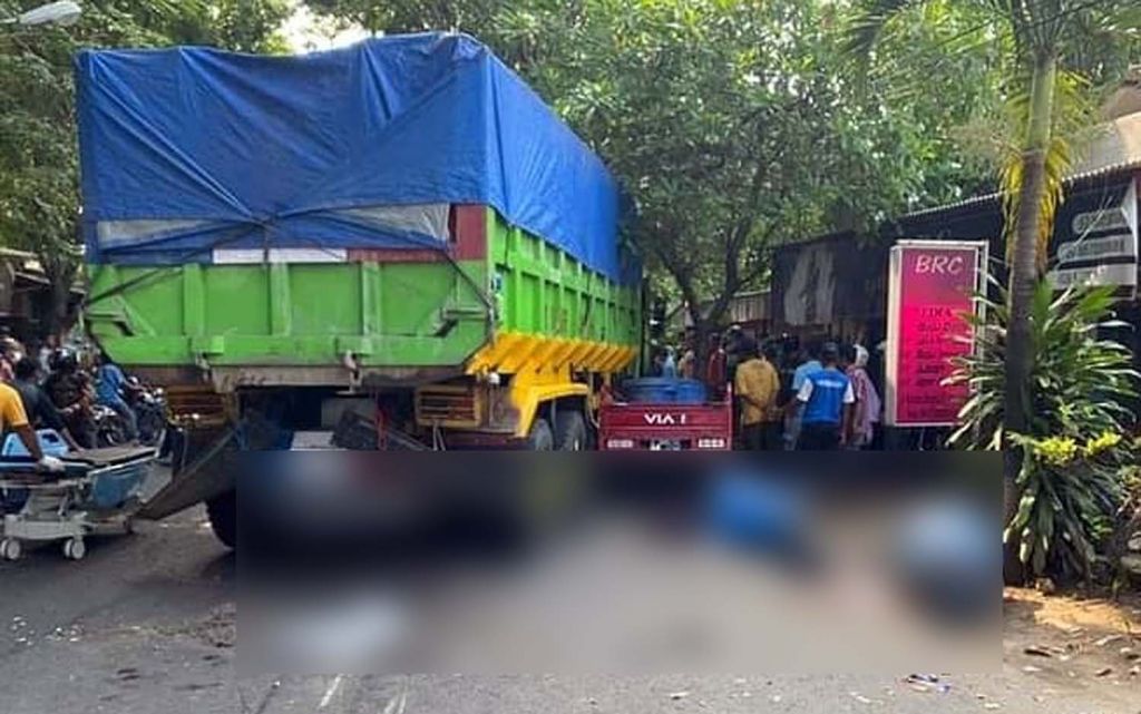 Kecelakaan dump truck seruduk tiga motor di Lamongan