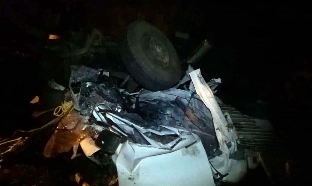 Kendaraan yang terlibat kecelakaan di Pasuruan hancur