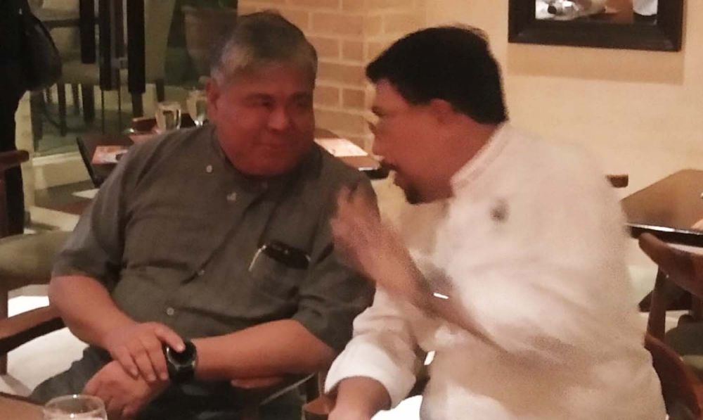 Ketua Kerukunan Keluarga Sulawesi Selatan Provinsi Jawa Timur Amirudin Harun bersama Machfud Arifin di Surabaya