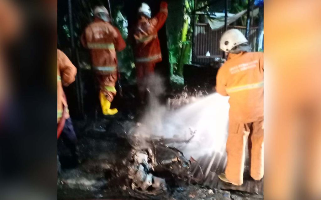 Kios bensin di Surabaya terbakar