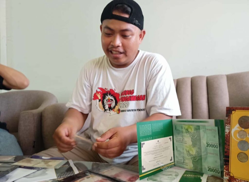 Kolektor uang kuno di Ponorogo