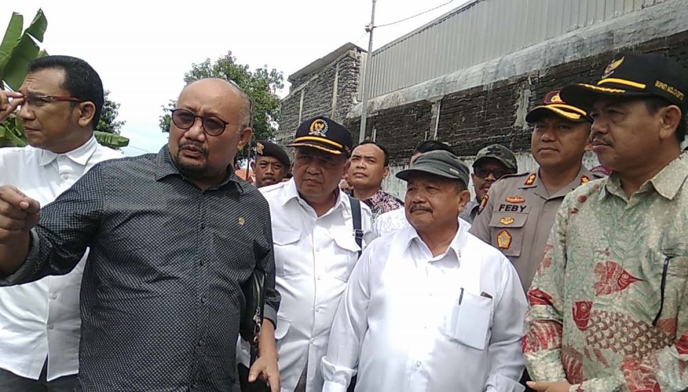 Komisi IV DPR RI saat sidak ke penampungan sampah impor di Mojokerto