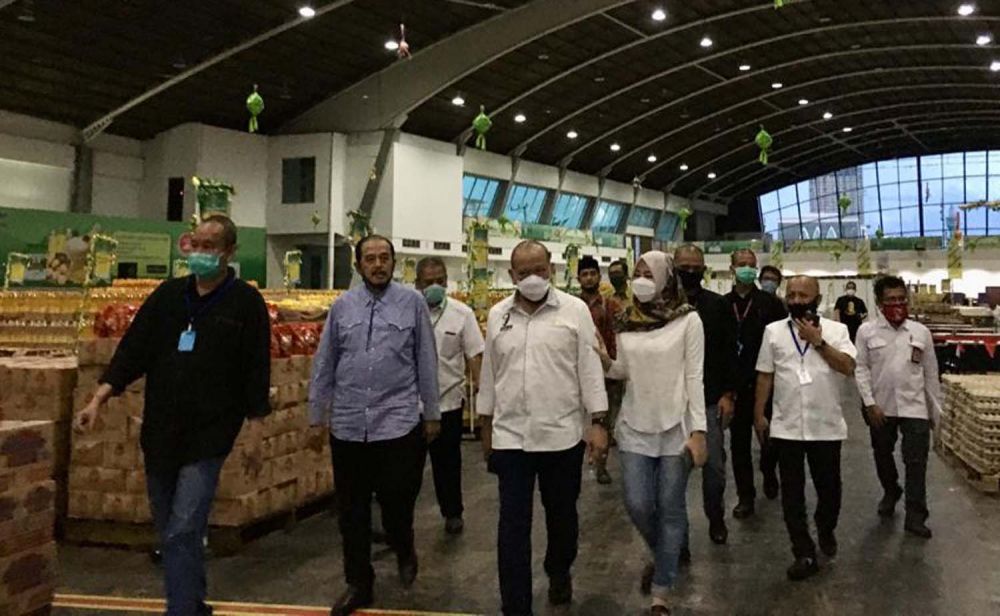 Ketua DPD RI AA LaNyalla Mahmud Mattalitti saat melakukan kunjungan ke Lumbung Pangan Jawa Timur di Surabaya Rabu (20/5/2020)