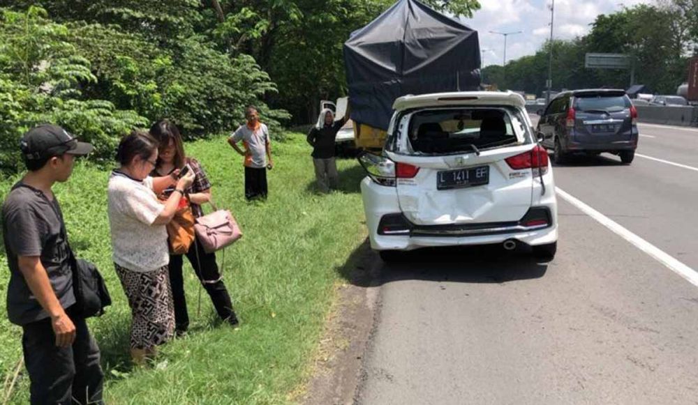 Kecelakaan beruntun 6 kendaraan di Tol Waru arah Gunungsari