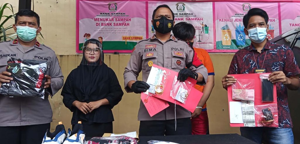 Tersangka dan barang bukti kasus pencurian dengan pemberatan dibeber di Mapolsek Manyar, Gresik