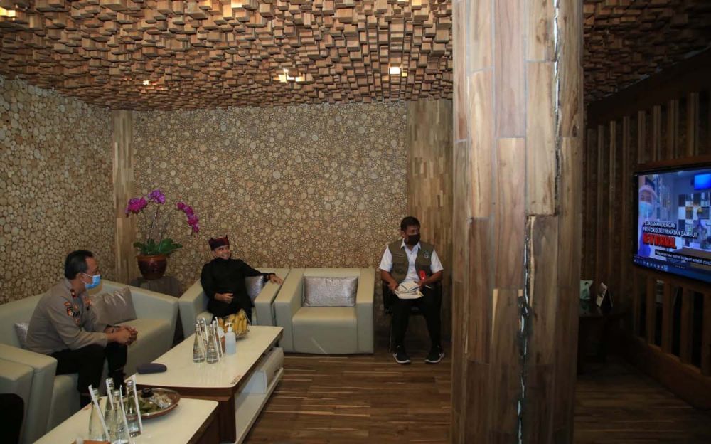 Dirpamobvit Korsabhara Baharkam Polri Brigjen Pol Hari Prasodjo dan tim bersama Bupati Banyuwangi Abdullah Azwar Anas