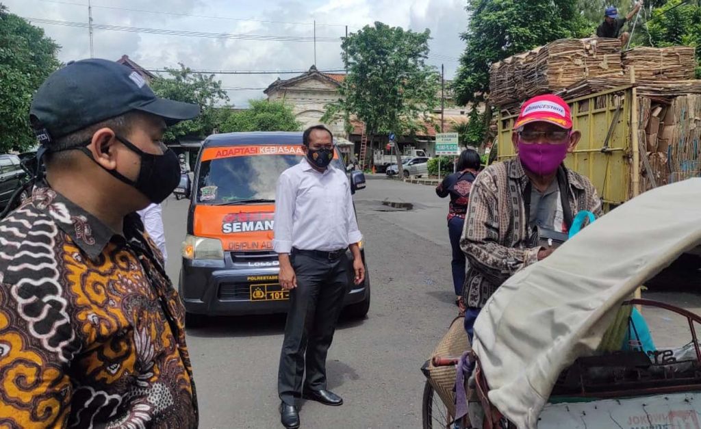 Salah satu potret aktivitas Mobil Senyum Polrestabes Surabaya