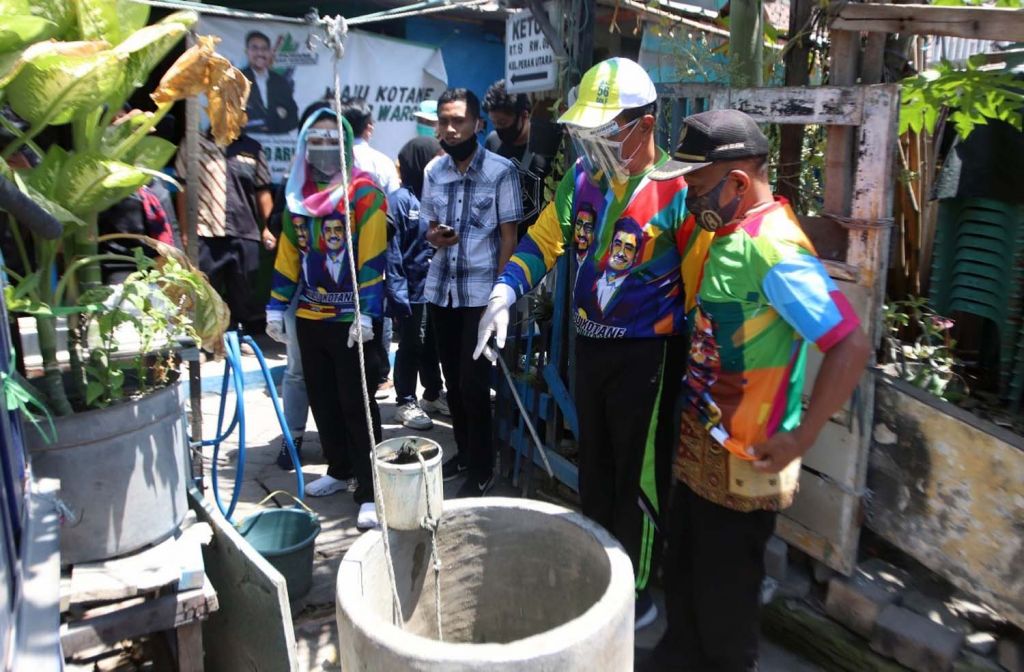 Cawawali Surabaya, Mujiaman melihat sumur yang biasa digunakan mengambil air bersih sebelum masuknya air PDAM