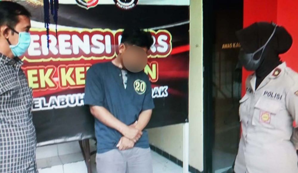 HK, honorer Linmas Surabaya diamankan di Mapolsek Kenjeran